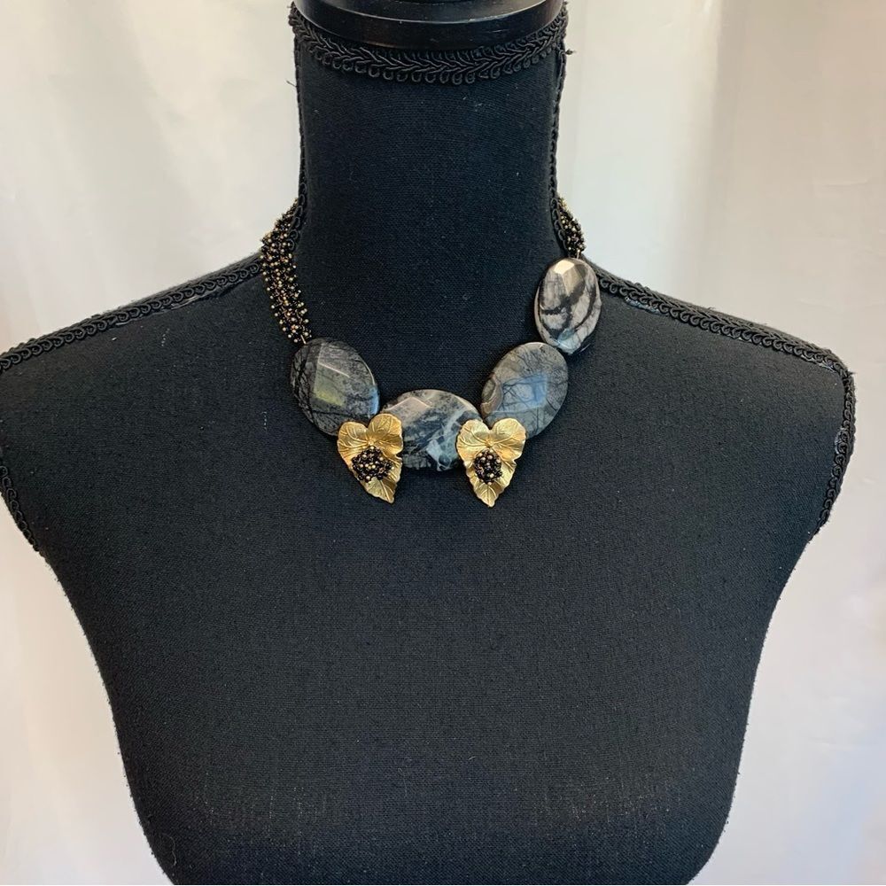 LAKU gray gold tone Rock stone leaf beaded necklace - Picture 9 of 9